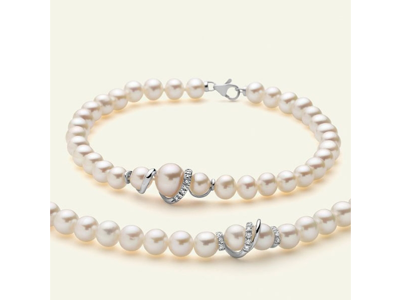 Pearls: Meaning, When to Give Them, Tips on How to Wear Them and Curiosities